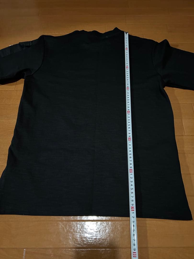 MONCLER ブラック Tシャツ