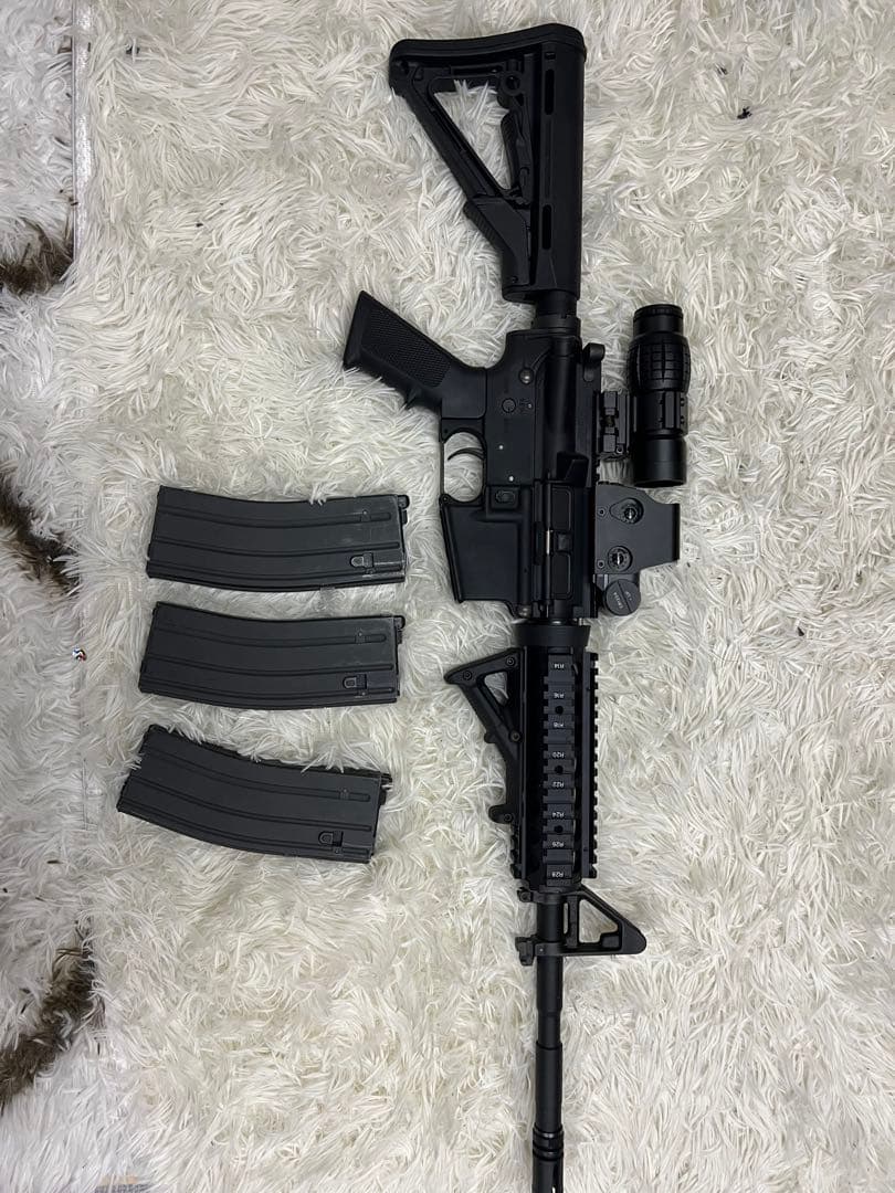 東京マルイM4 ガスブローバック、マガジン3本付き、 ホロサイト、ブースター付き