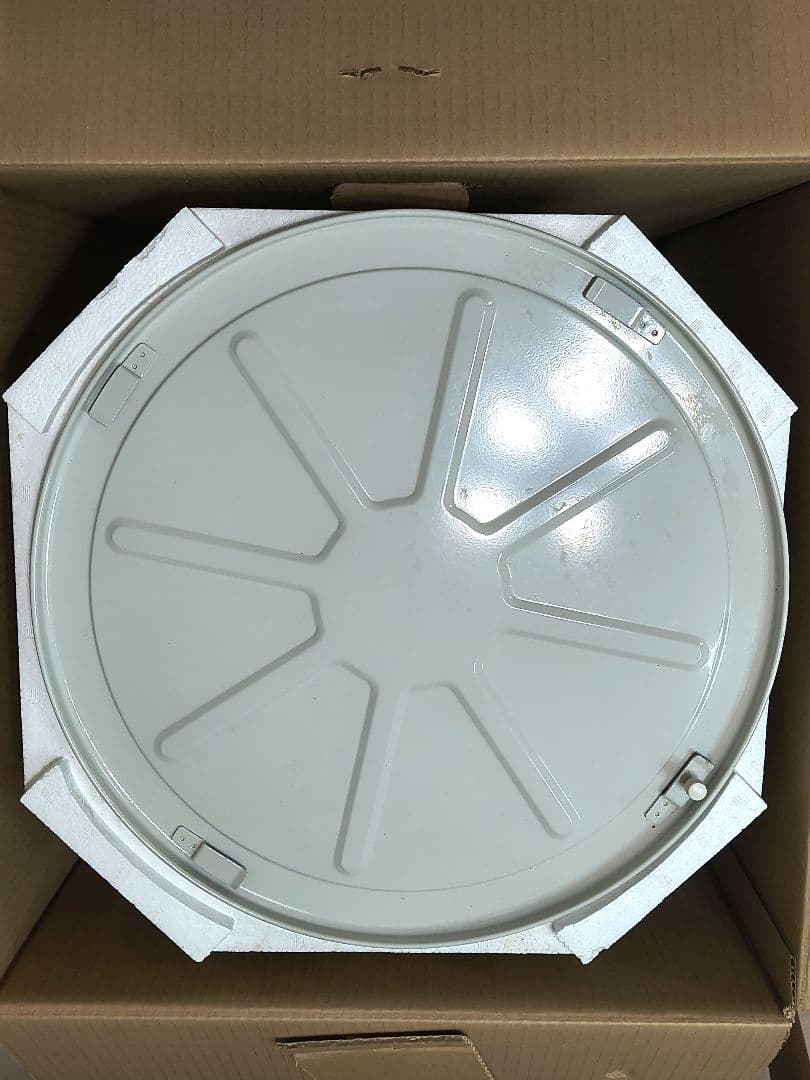 (新品未開封品)トヨストーブ 自然通気型開放式石油ストーブ KRC-85C W