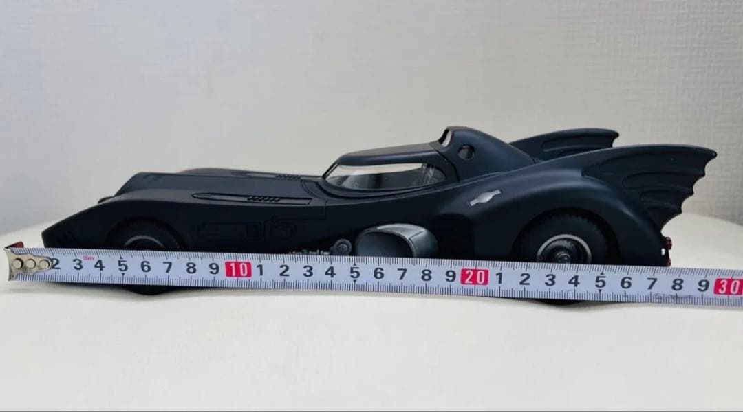 1:18 1989年映画版合金製バットモービル（新品.組立不要）