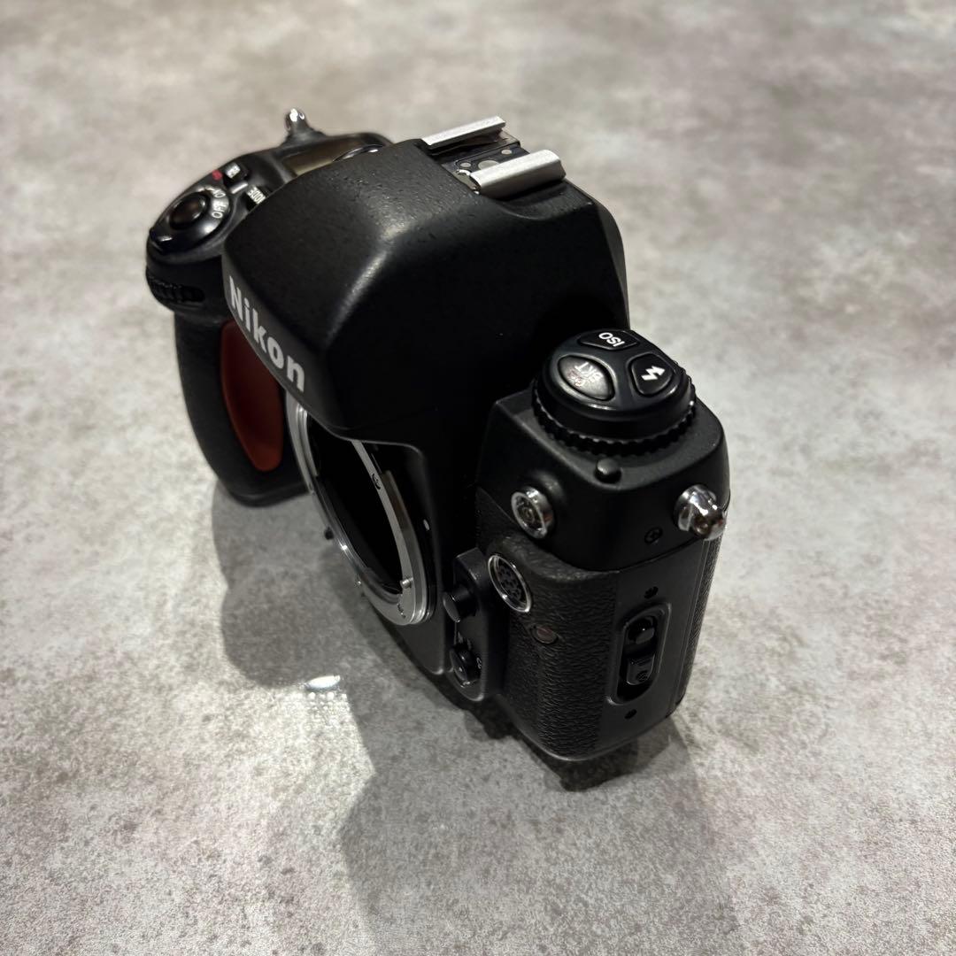 Nikon F100 フィルム一眼レフカメラ