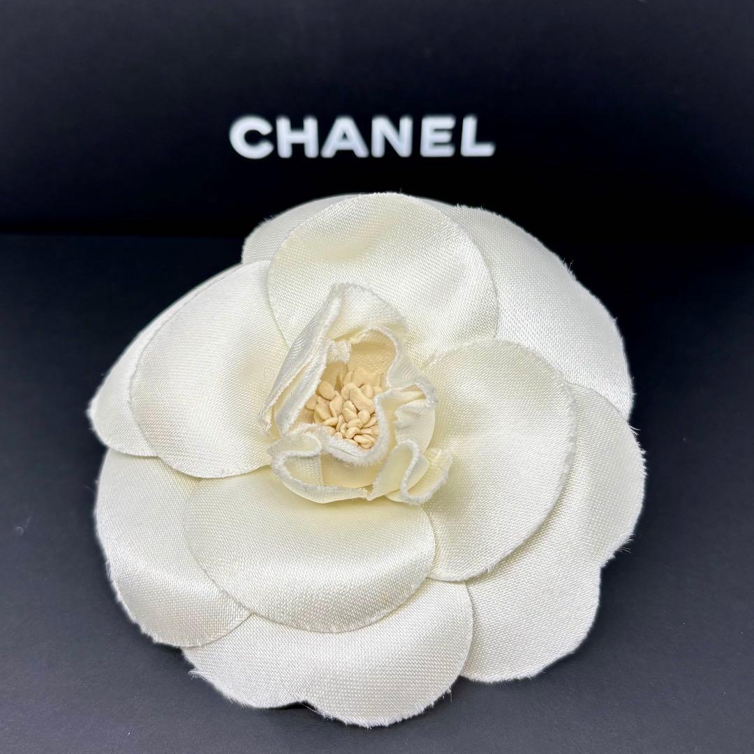 【美品】【シャネル】コサージュ ブローチ カメリア 白 入園式 入学式 式典など