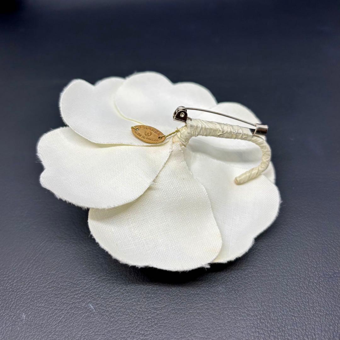 【美品】【シャネル】コサージュ ブローチ カメリア 白 入園式 入学式 式典など