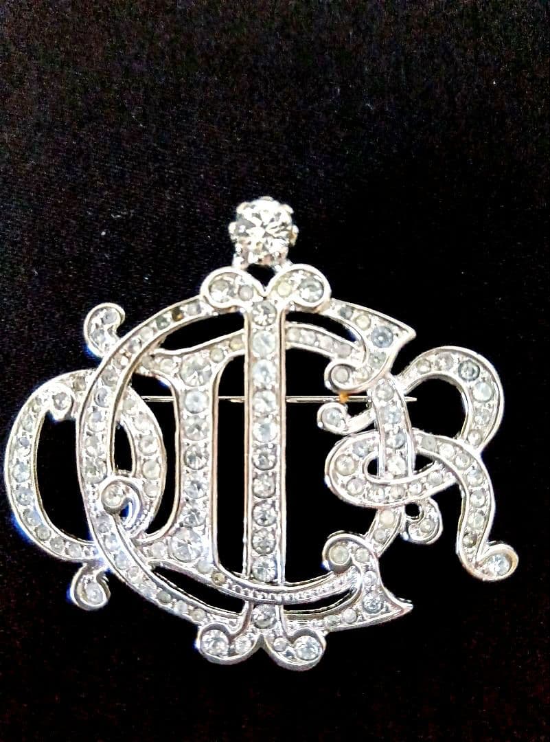 ディオールDIOR 旧ロゴ　エンブレム　ブローチ　ラインストーン