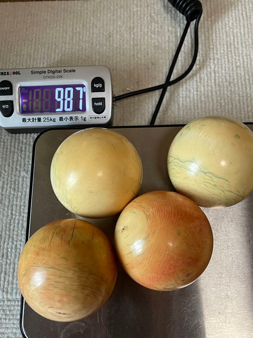 ビリヤード球　象牙風 赤白×4個 直径約6.2cm 重さ約987g 当時物