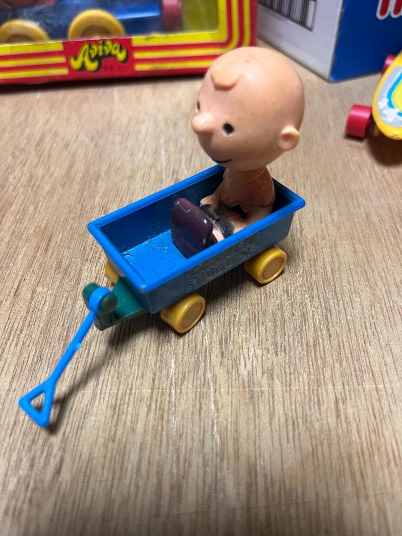 AVIVA スヌーピー　SNOOPY 　トロッコ　ダイキャストミニカー