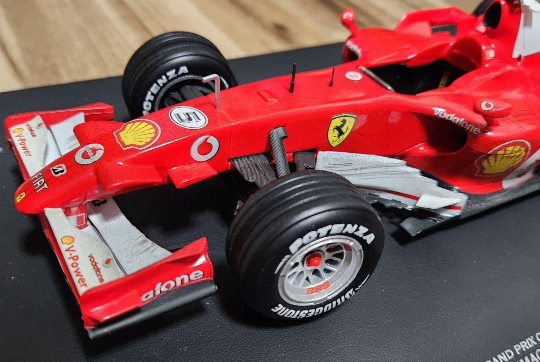 1/18 Hot Wheels Ferrari F2004 シューマッハ #5