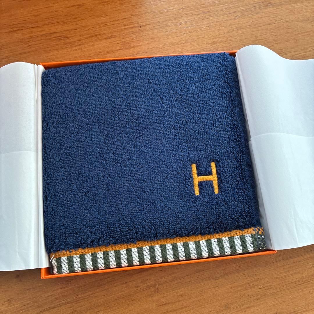 HERMES カレ・タオル 《ヴィス・ヴェルサ》ギフトボックス付き