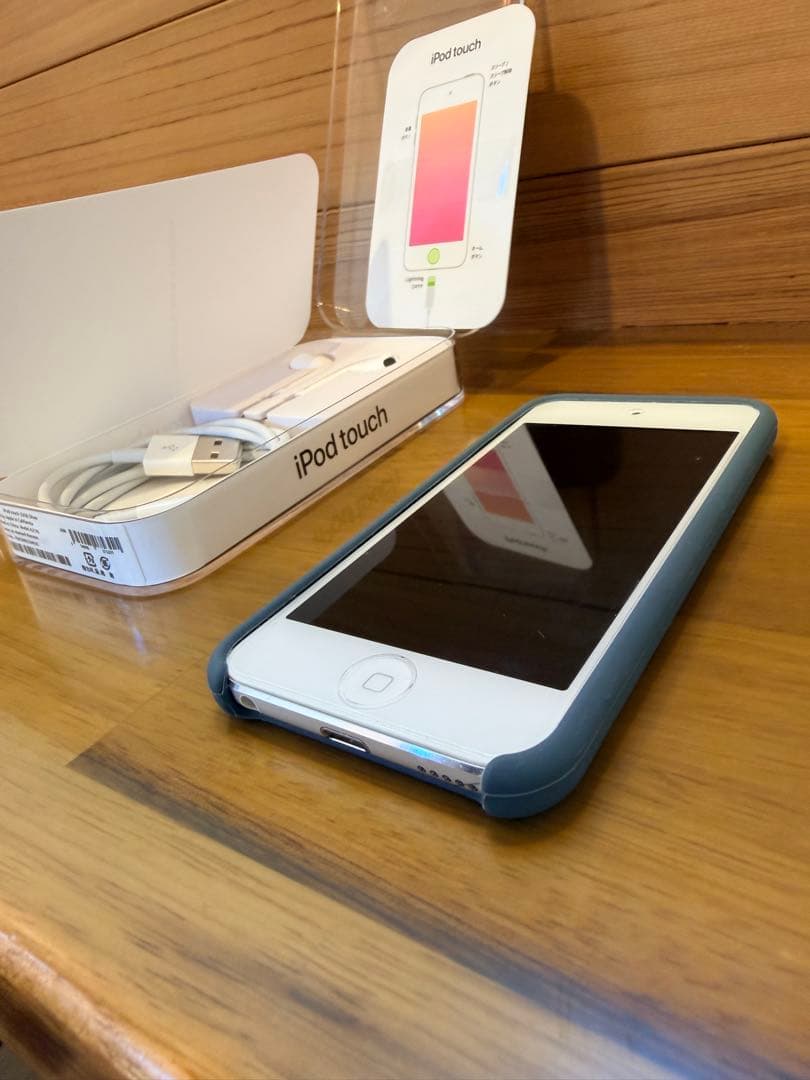 iPod touch 32GB 第7世代シルバーケース付き イヤフォン付