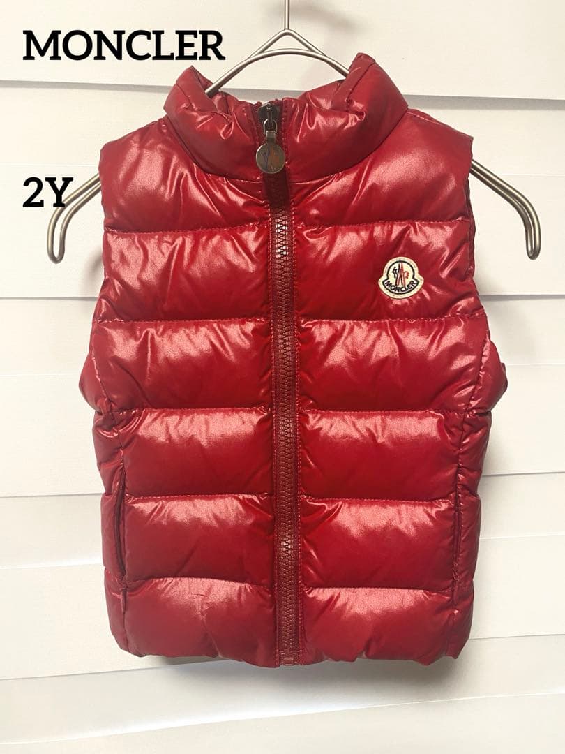 お*ん様 モンクレール　MONCLER ダウンベスト　赤　キッズ　可愛い　2y