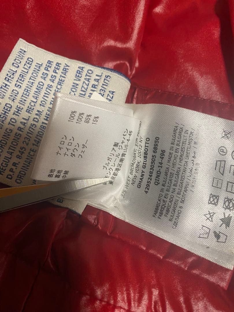 お*ん様 モンクレール　MONCLER ダウンベスト　赤　キッズ　可愛い　2y