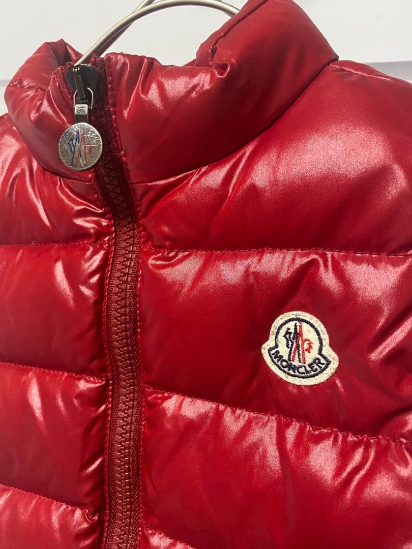 お*ん様 モンクレール　MONCLER ダウンベスト　赤　キッズ　可愛い　2y