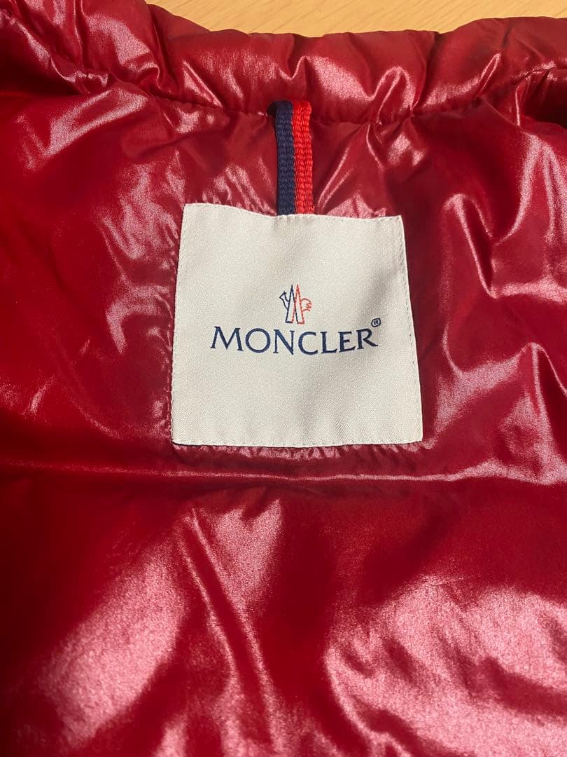 お*ん様 モンクレール　MONCLER ダウンベスト　赤　キッズ　可愛い　2y