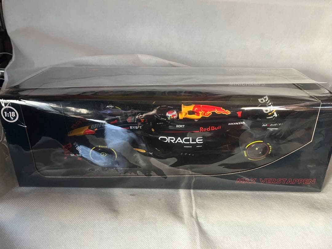 希少ミニチャンプス1/18レッドブル　マックスフェルスタッペン日本GP2024