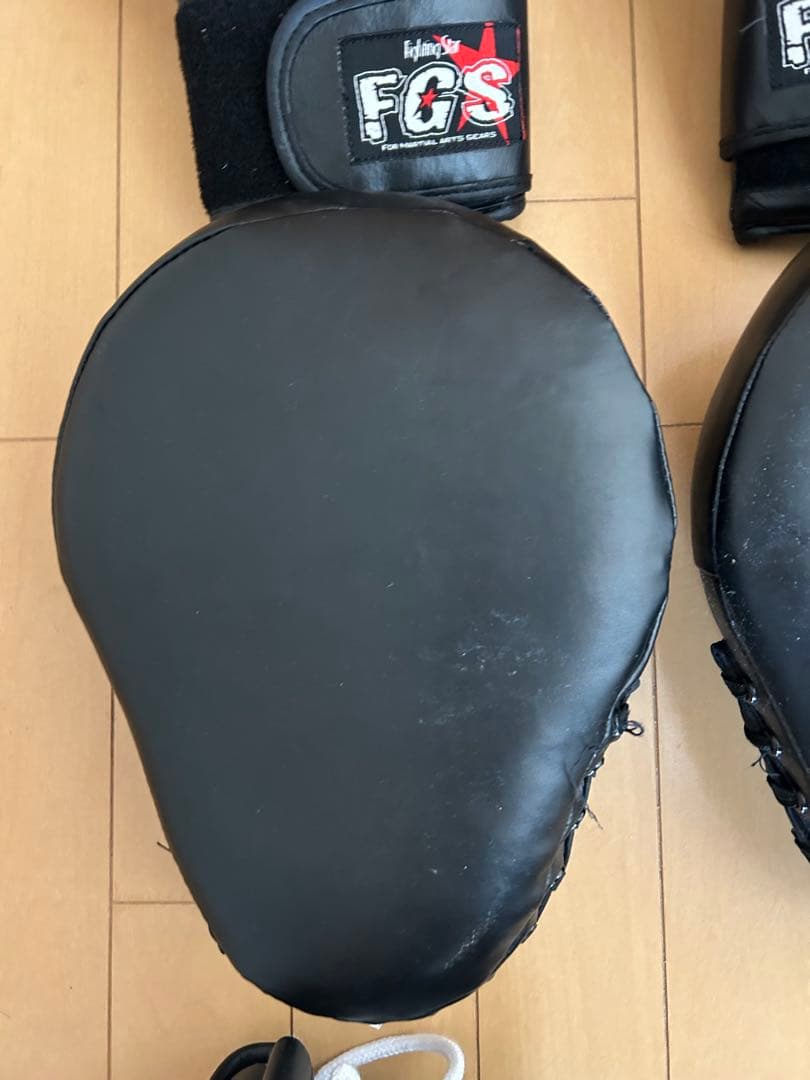 イサミ　キックボクシングセット　レガース　グローブ　プロテクター　ミット