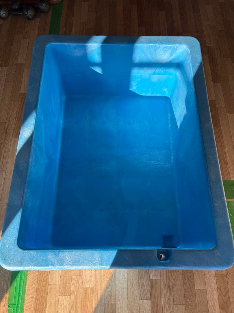 鯉水槽　コンテナ水槽　プラスチック大型水槽　200リットル