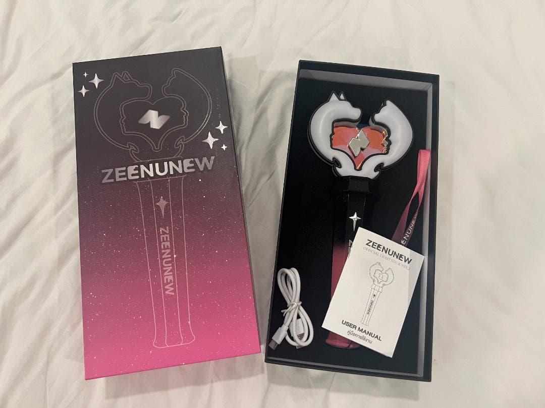 ZeeNuNew ペンライト　直筆サイン入りトレカ付き