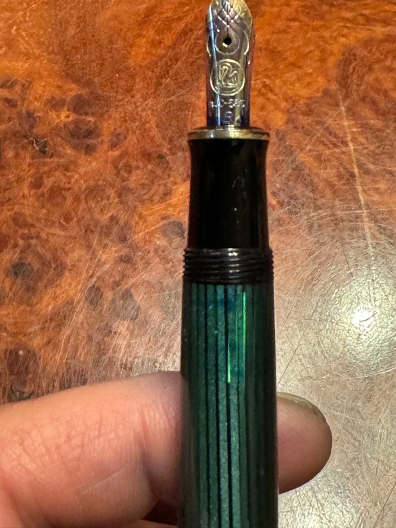 ペリカン高級万年筆14K緑縞　スーべレーン　ジャンクにて
