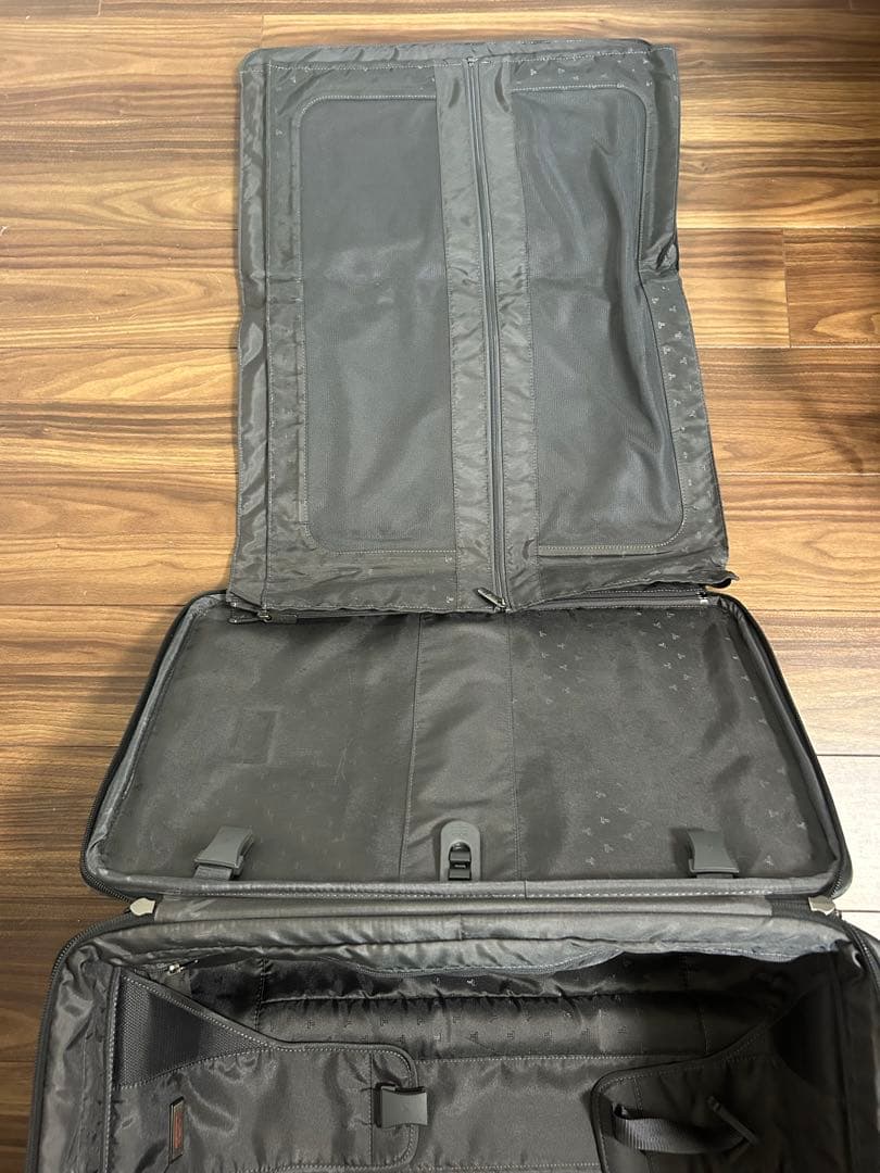 TUMI ブラック キャリーケース 機内持ち込み