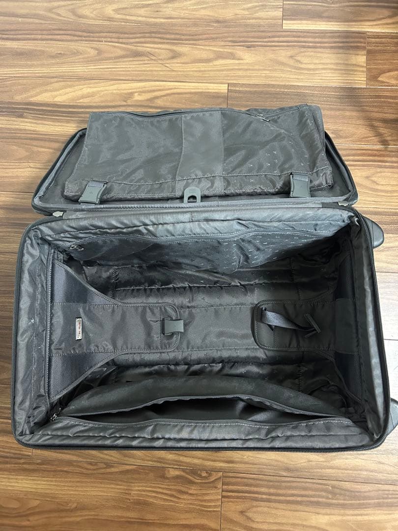 TUMI ブラック キャリーケース 機内持ち込み