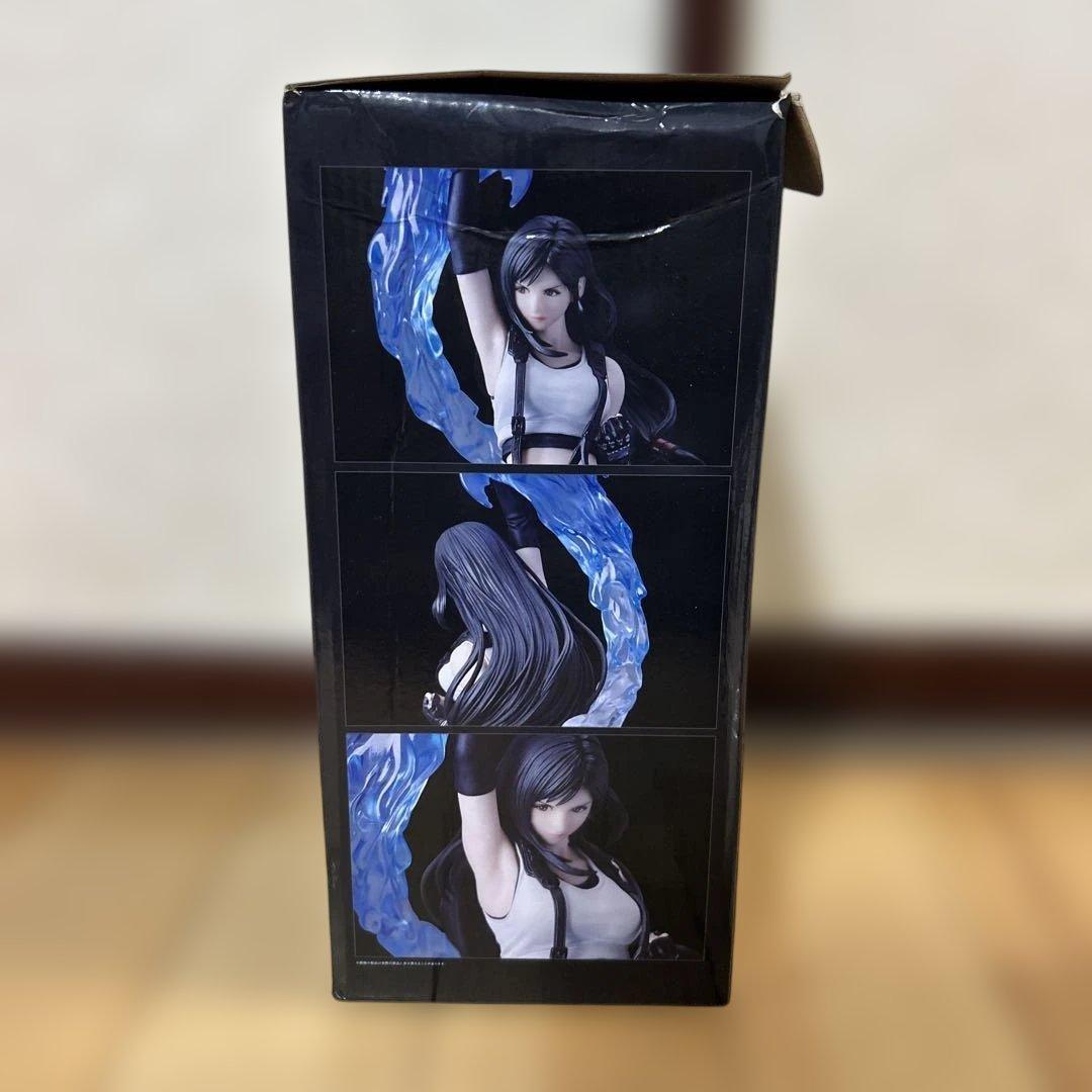 ティファ・ロックハートの美しいフィギュア、エンド賞