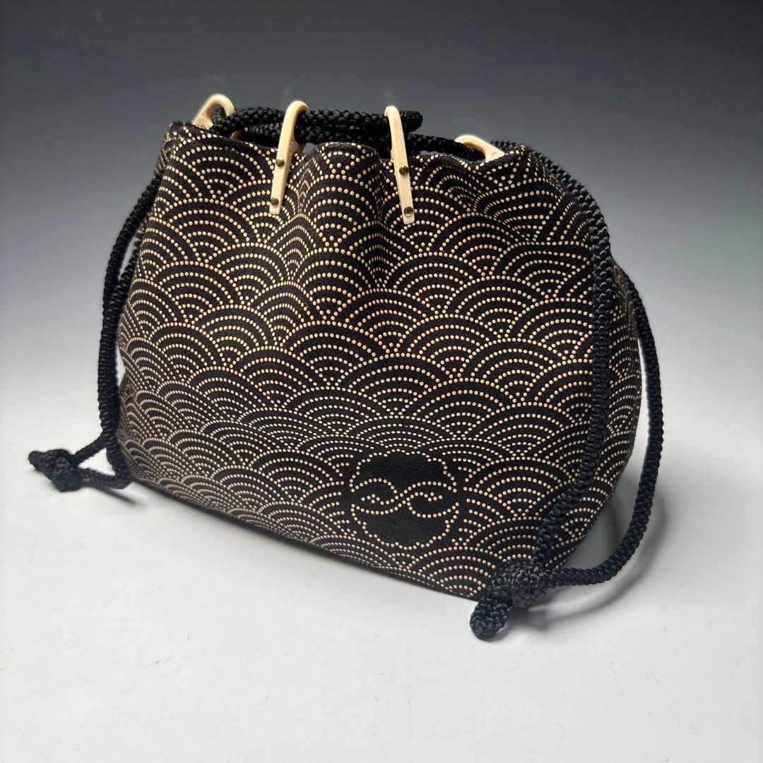 印傳屋　巾着袋　信玄袋　鶴銀杏と青海波文　甲州印伝　鹿皮　木箱付