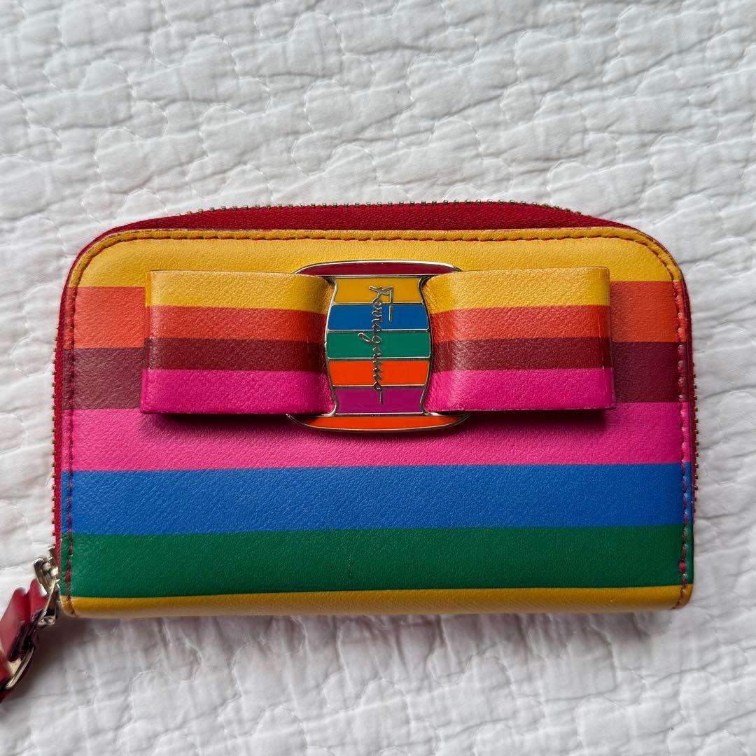 希少カラー SalvatoreFerragamo ヴァラリボン ケース