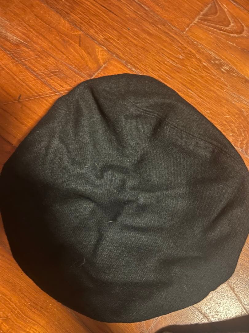 黒いウールベレー帽