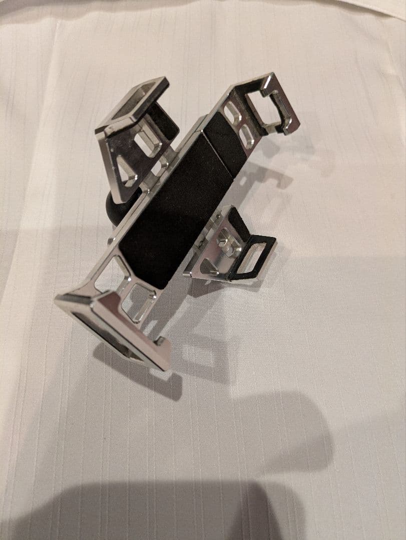 【クレヨンしんちゃん】バイク用アルミマウント シルバー　スマホ