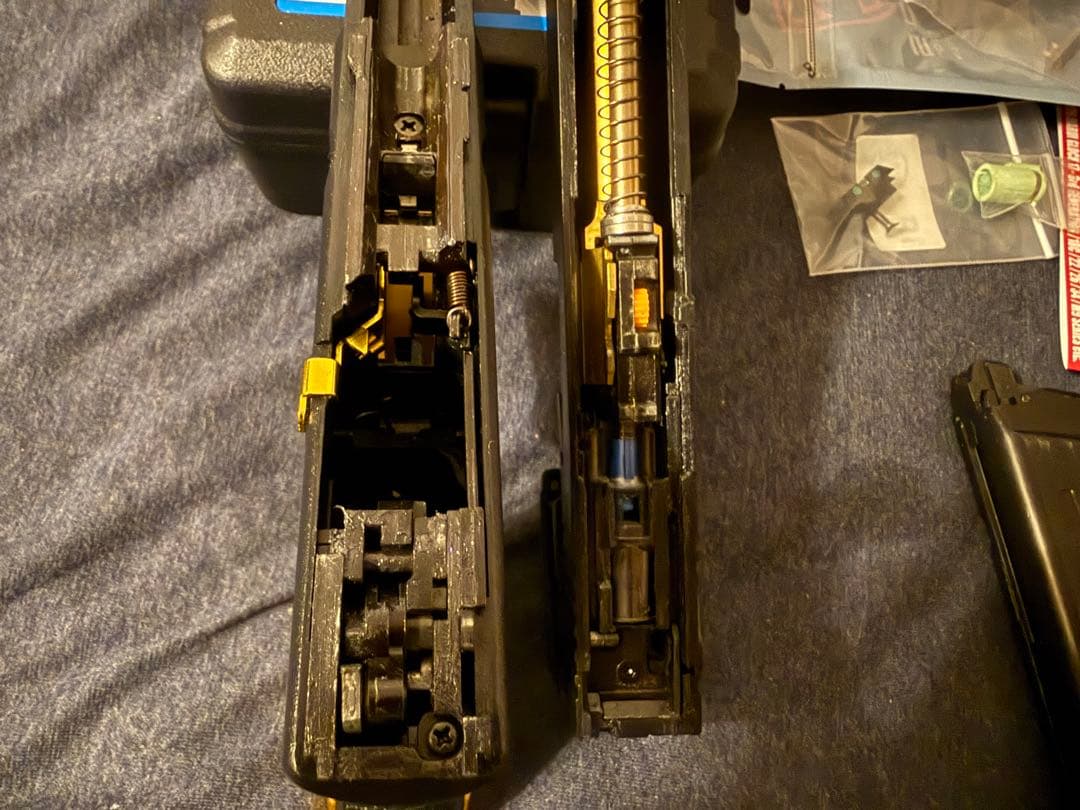 東京マルイグロックGlock 18C ゴールドカスタムco2仕様