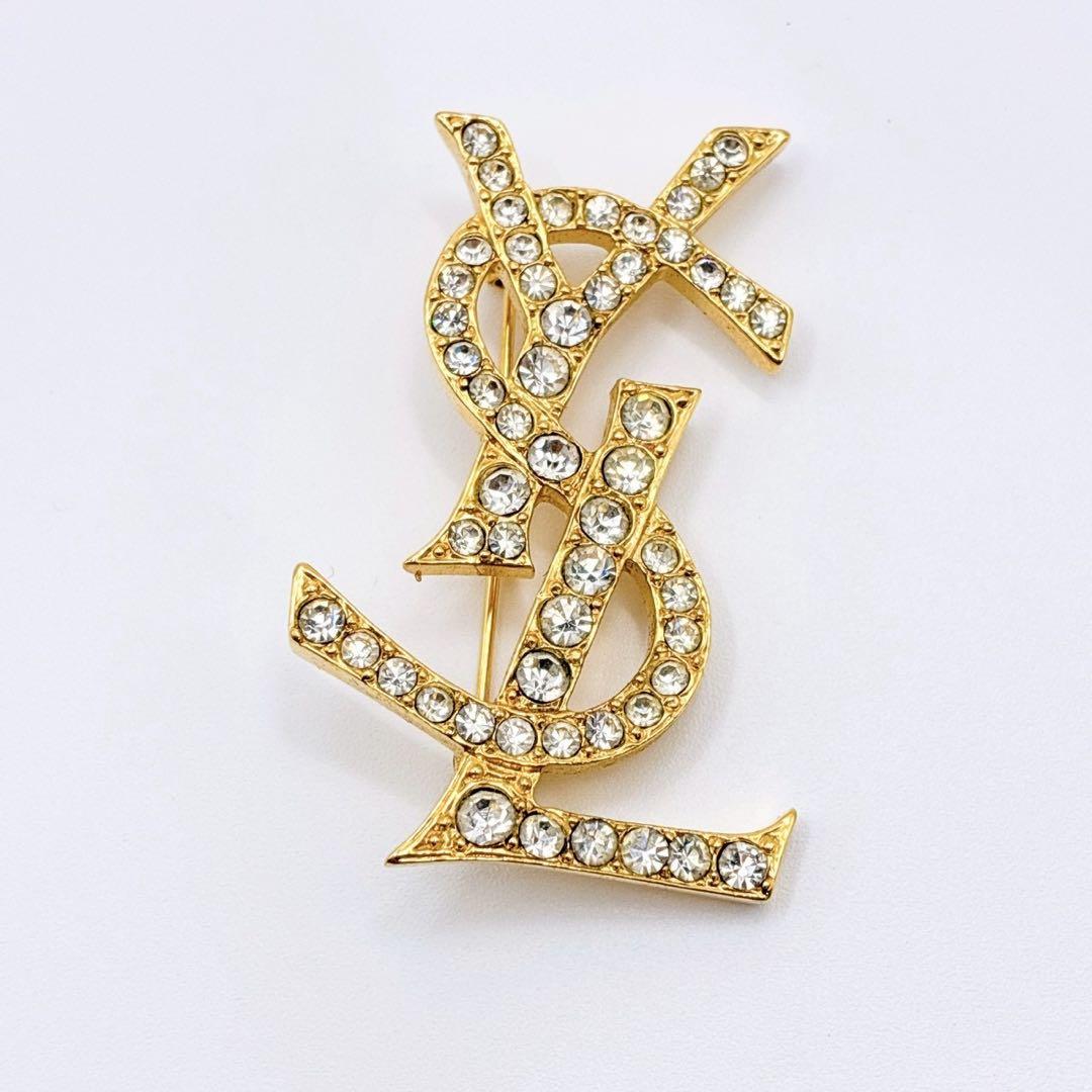 美品✨イヴサンローラン ブローチ カサンドラ ロゴ YSL ゴールド 人気