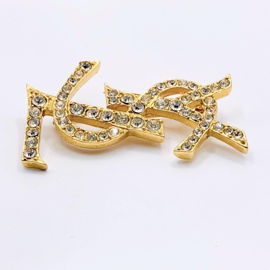 美品✨イヴサンローラン ブローチ カサンドラ ロゴ YSL ゴールド 人気