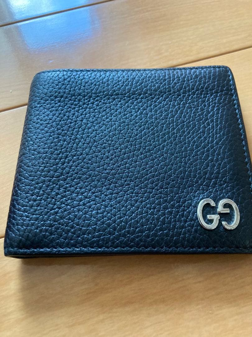 GUCCI 二つ折革財布