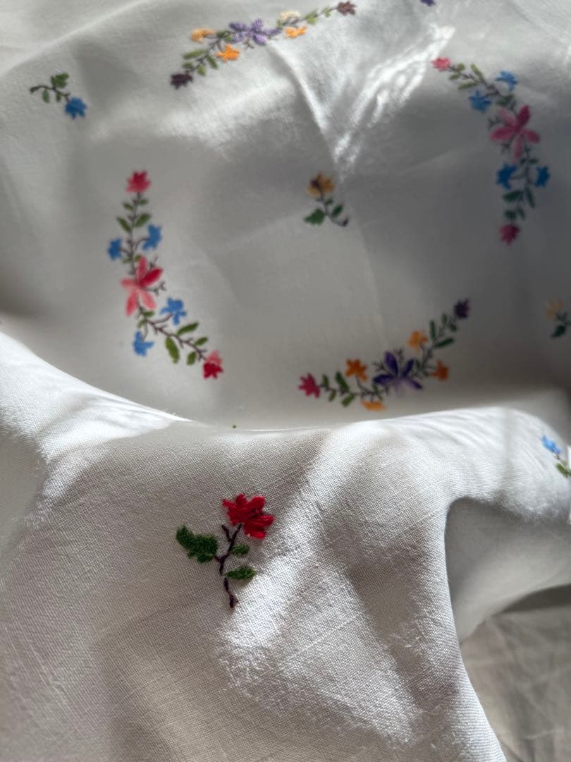 フランスアンティークஐ⋆*花柄刺繍のリネンクロス