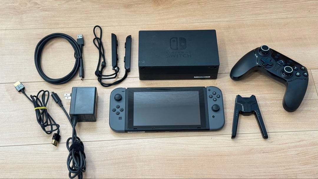 ニンテンドースイッチ Nintendo Switch 本体と周辺機器 美品