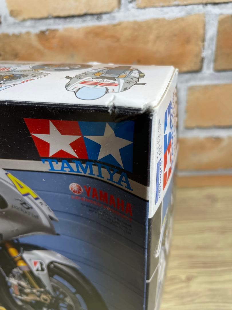 新品ヤマハ YZR-M1 ’09 フィアットエストリルエディション【14120】