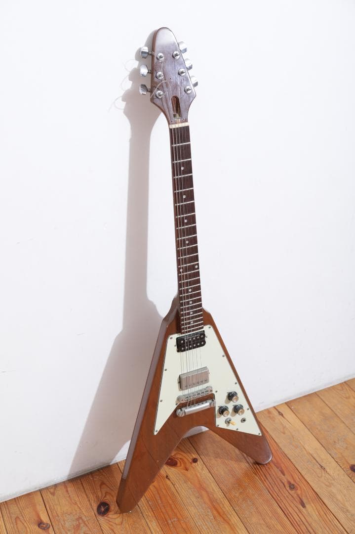 Flying V（メーカー不明／DuncanフロントPU・Schallerペグ）