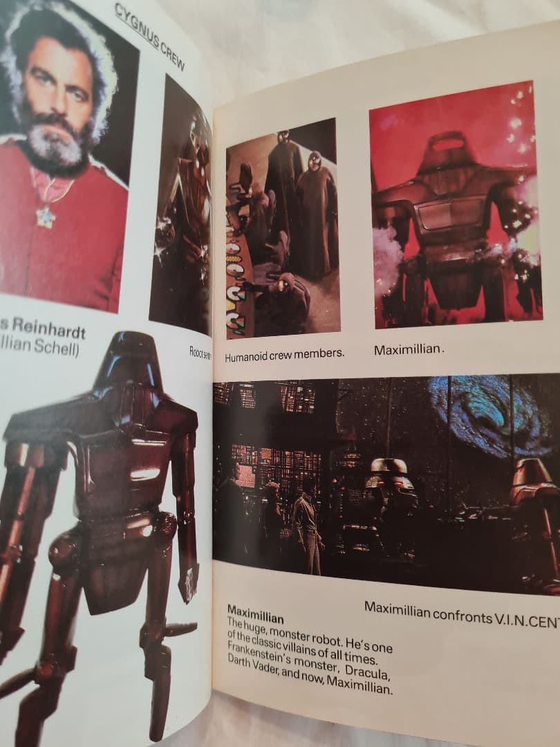 その他 Disney \"The Black Hole\" novel and cards