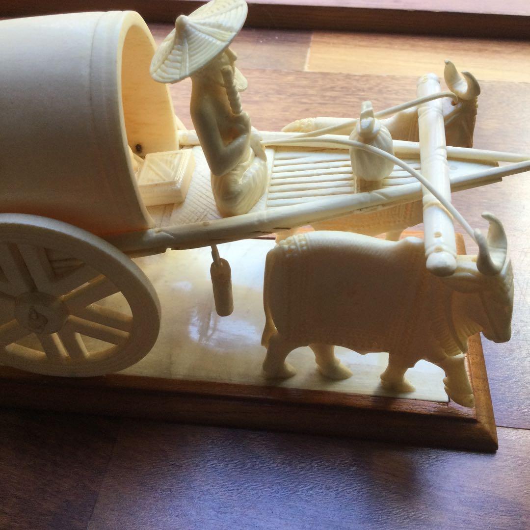 置物、牛車　天然素材 象牙調