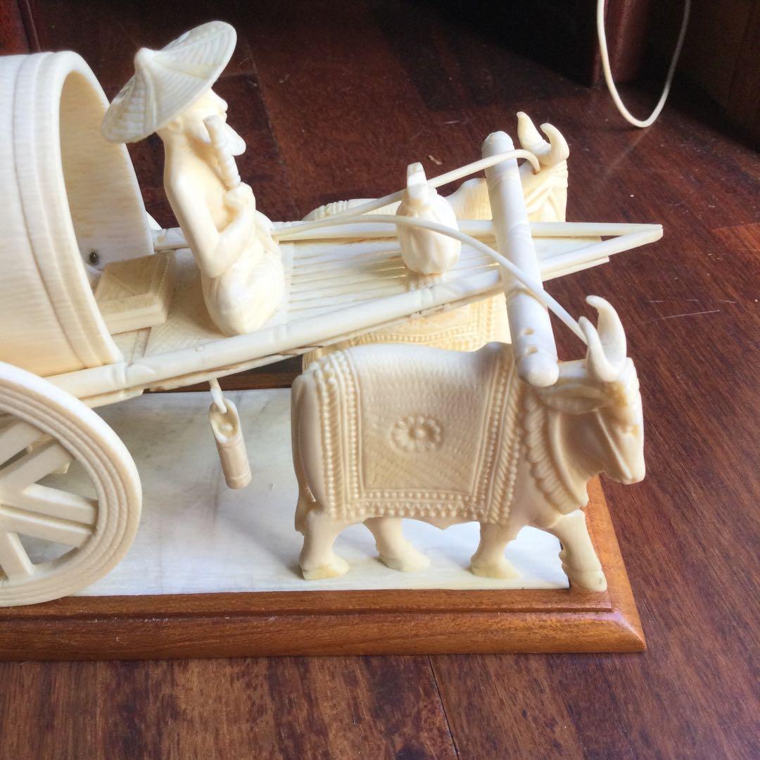 置物、牛車　天然素材 象牙調