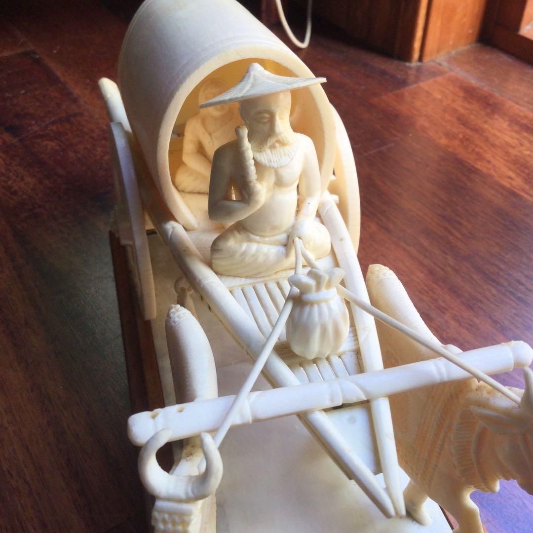 置物、牛車　天然素材 象牙調