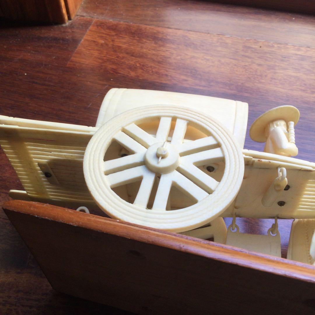 置物、牛車　天然素材 象牙調