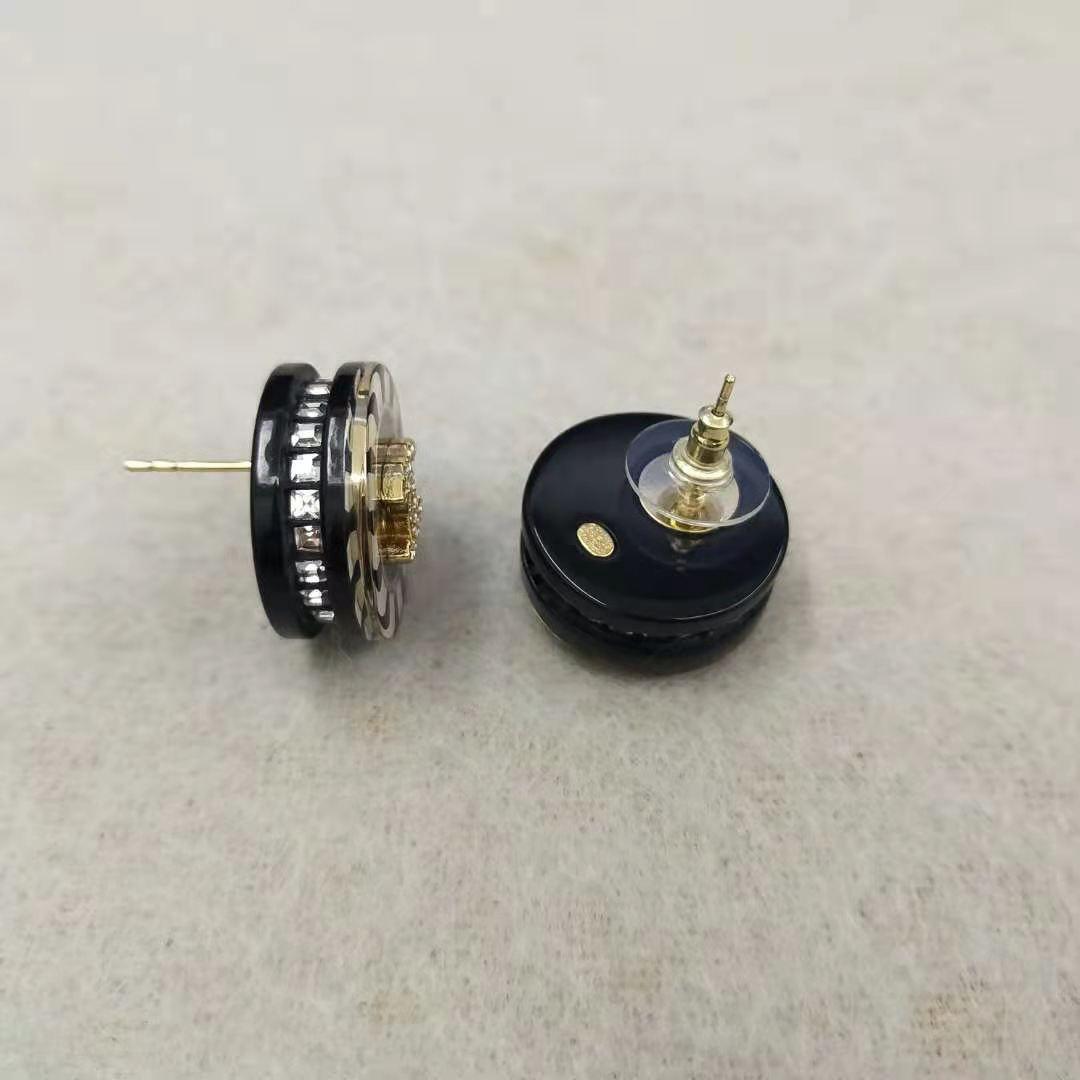 【美品】シャネル ブラック × ホワイト ストライプ ラウンド ダブル C