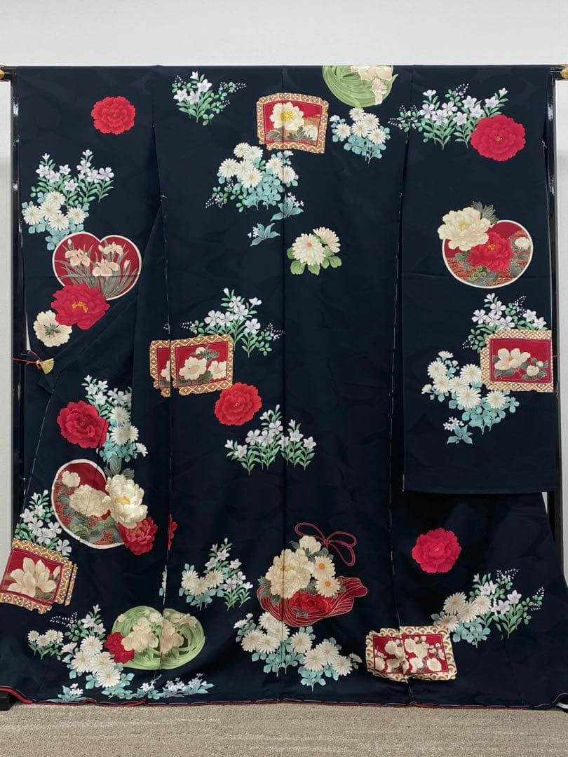 振袖 仮絵羽 刺繍 銀駒 金彩 紋意匠 牡丹 正絹 未仕立て品 八掛付き