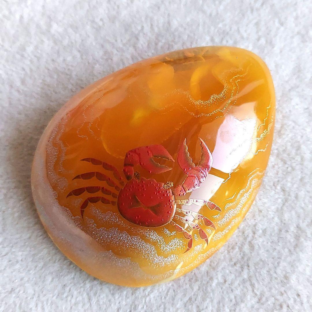 浜辺のカニさん　琥珀　ブローチ