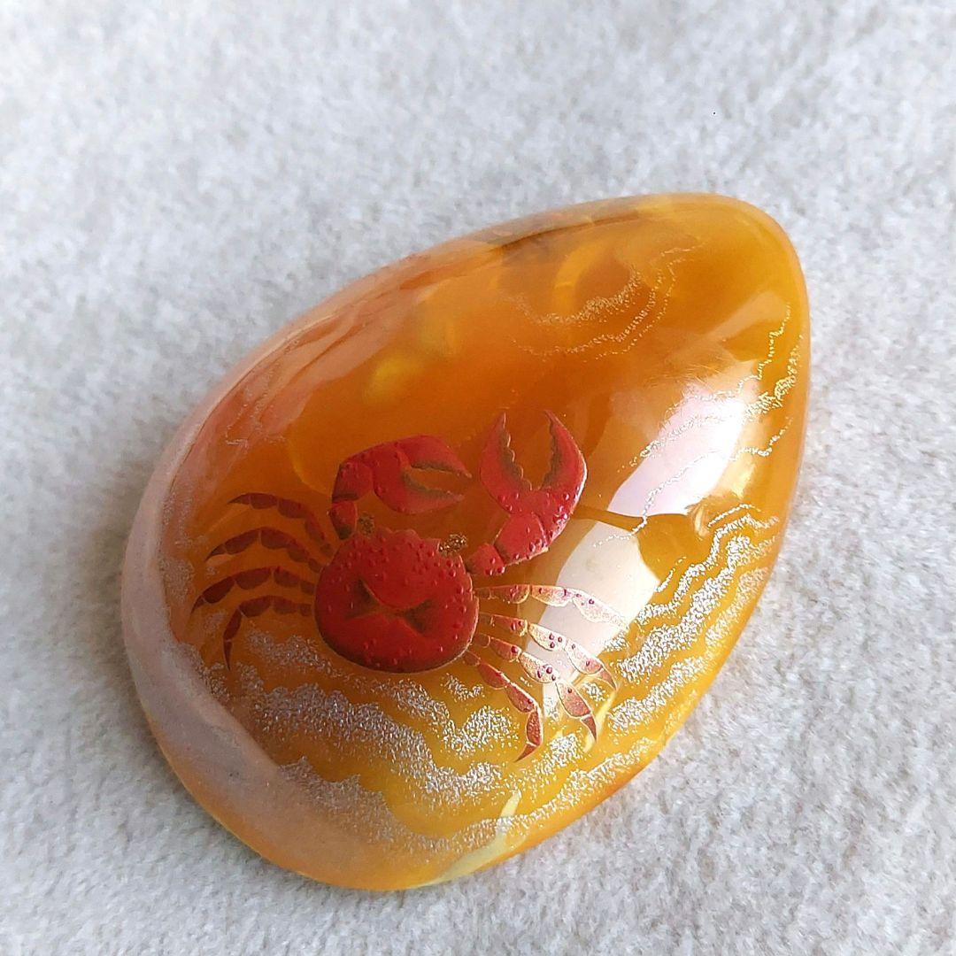 浜辺のカニさん　琥珀　ブローチ