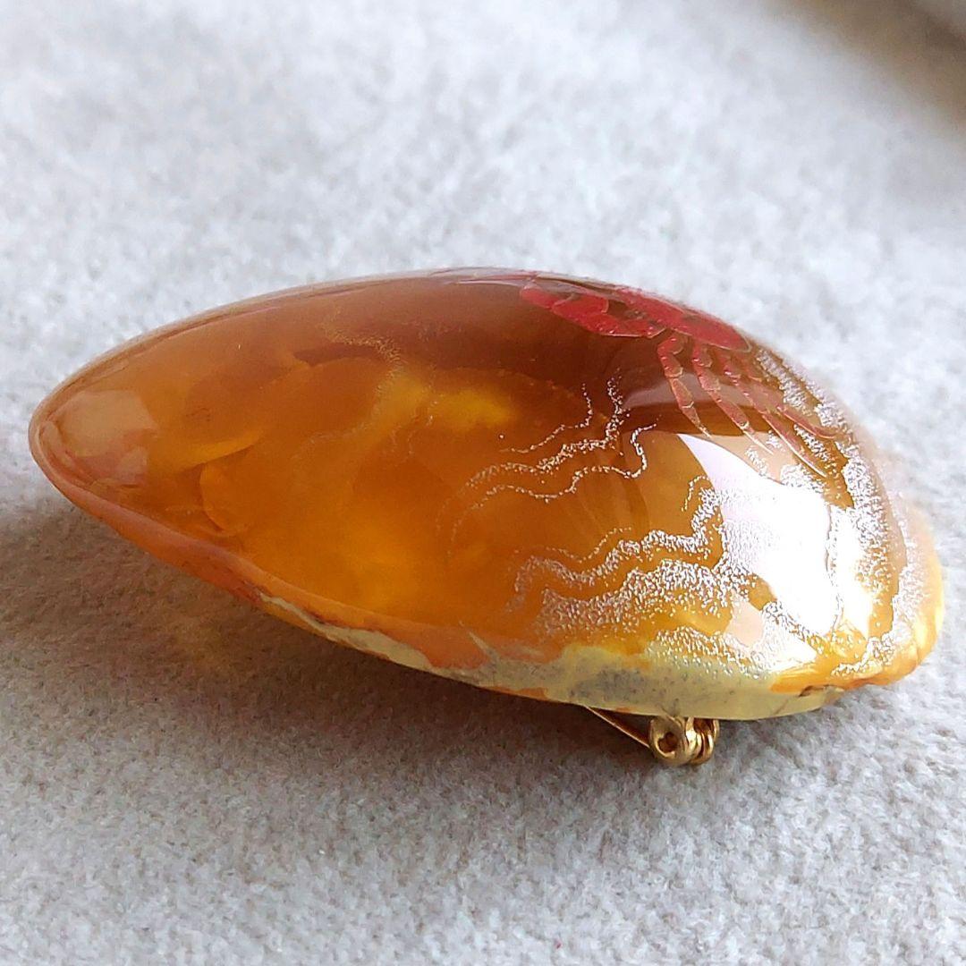 浜辺のカニさん　琥珀　ブローチ