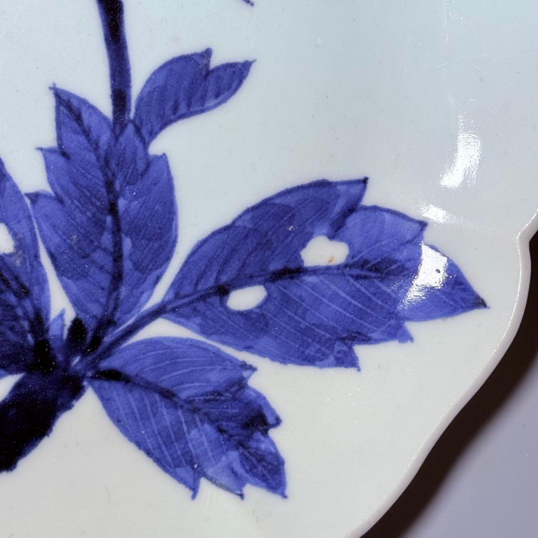 江戸期　古伊万里　染付牡丹文輪花形七寸皿　大明成化年製　裏七宝結文　古美術　桐箱