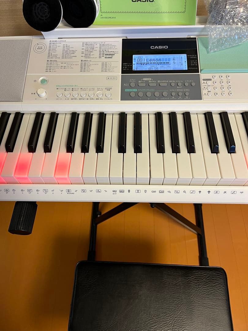 電子ピアノ　CASIO LK-512 光ナビゲーションキーボード