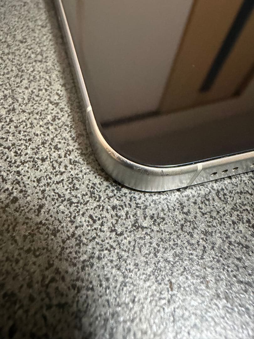 Apple iPhone 15Pro ホワイトチタニウム